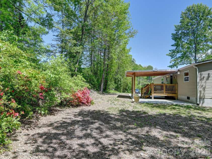 2275 Lamb Mountain Road, Hendersonville, NC 28792.  MLS# CAR4374326, YatesRealty ID 15901. 
