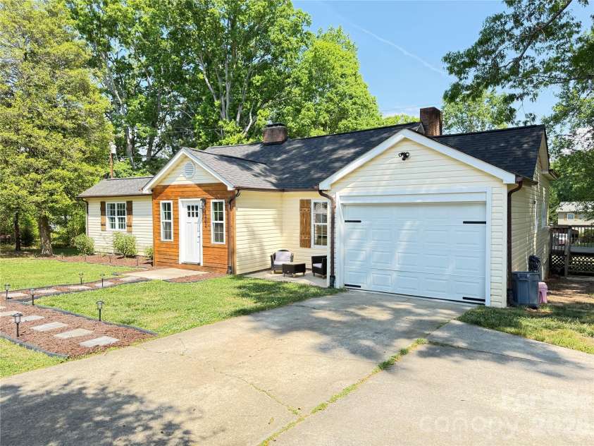 1442 Lee Pearson Road, Lenoir, NC 28645.  MLS# CAR4374752, YatesRealty ID 15903. 