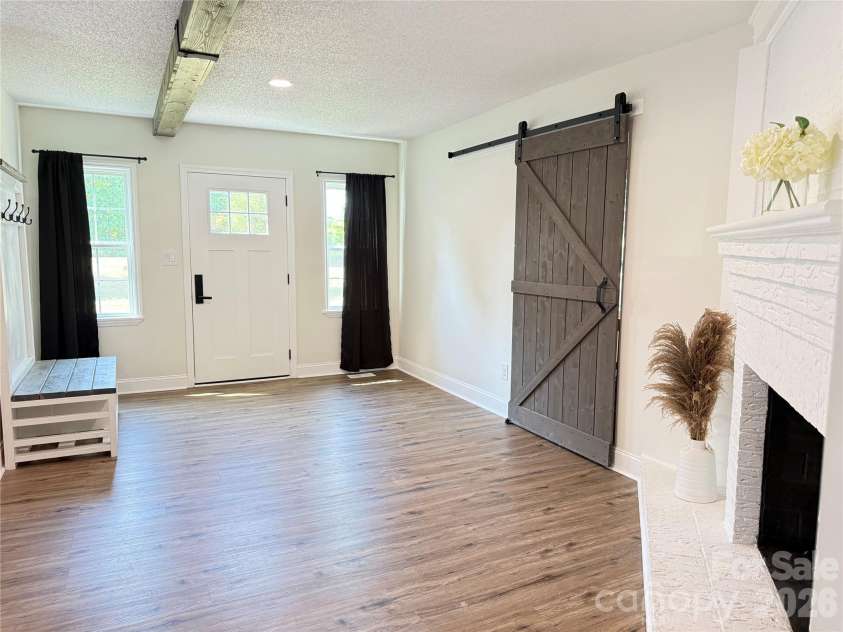1442 Lee Pearson Road, Lenoir, NC 28645.  MLS# CAR4374752, YatesRealty ID 15903. Entry Way