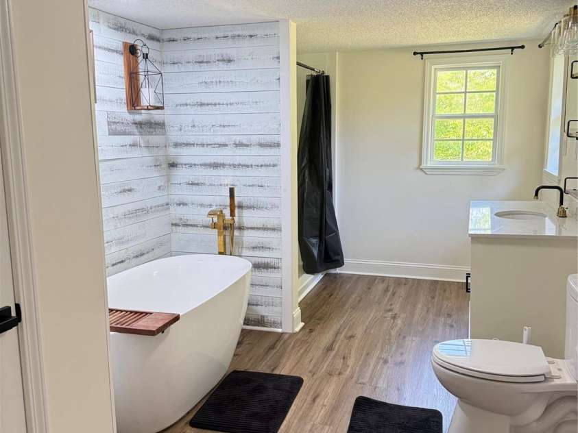 1442 Lee Pearson Road, Lenoir, NC 28645.  MLS# CAR4374752, YatesRealty ID 15903. Hall Bath