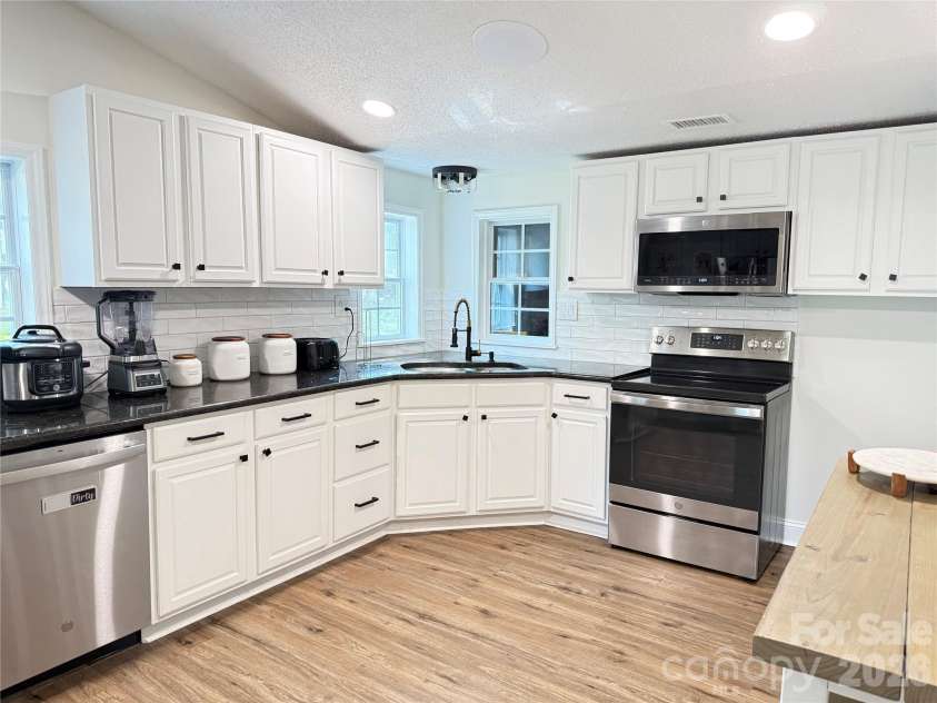 1442 Lee Pearson Road, Lenoir, NC 28645.  MLS# CAR4374752, YatesRealty ID 15903. Kitchen