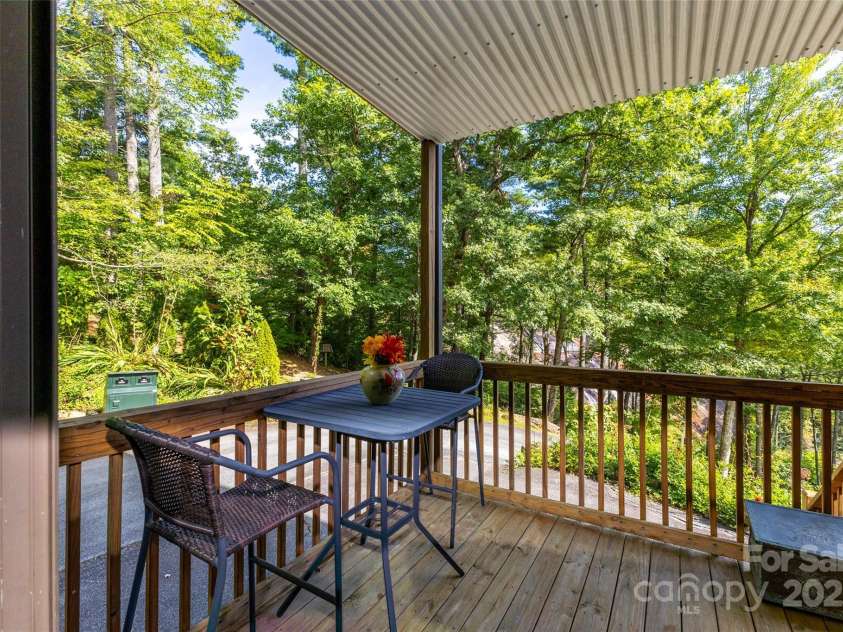 30 Lower Tanglewood Road, Lake Toxaway, NC 28747.  MLS# CAR4176732, YatesRealty ID 15904. 