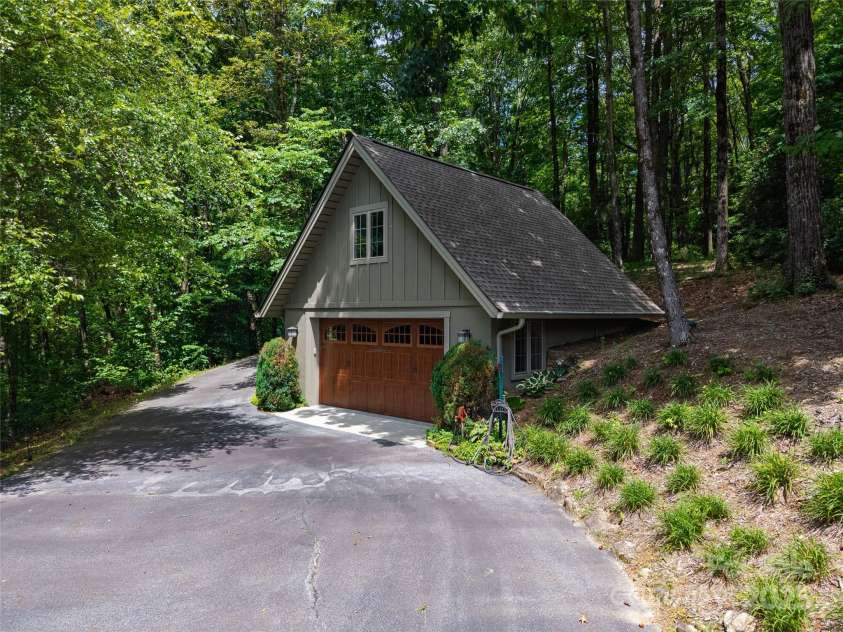 315 Jocassee Trail, Sapphire, NC 28774.  MLS# CAR4237520, YatesRealty ID 15906. 
