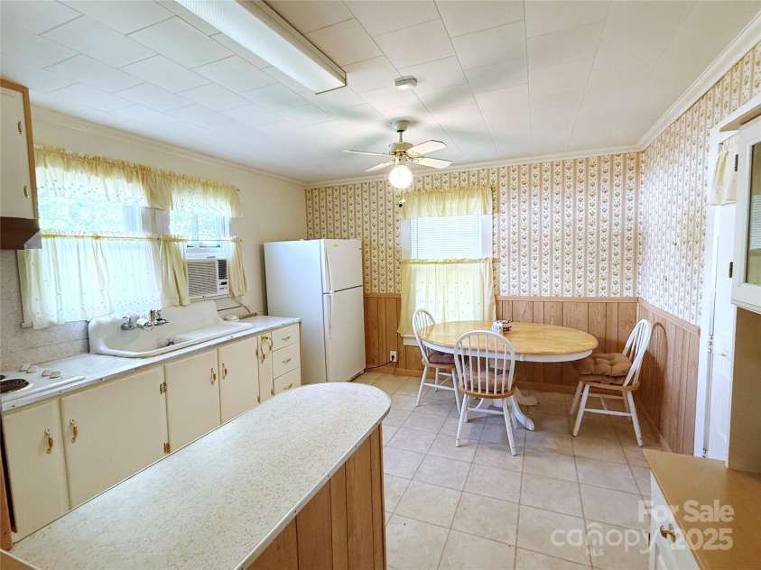 125 Hunter Street, Salisbury, NC 28144.  MLS# CAR4258864, YatesRealty ID 15907. 