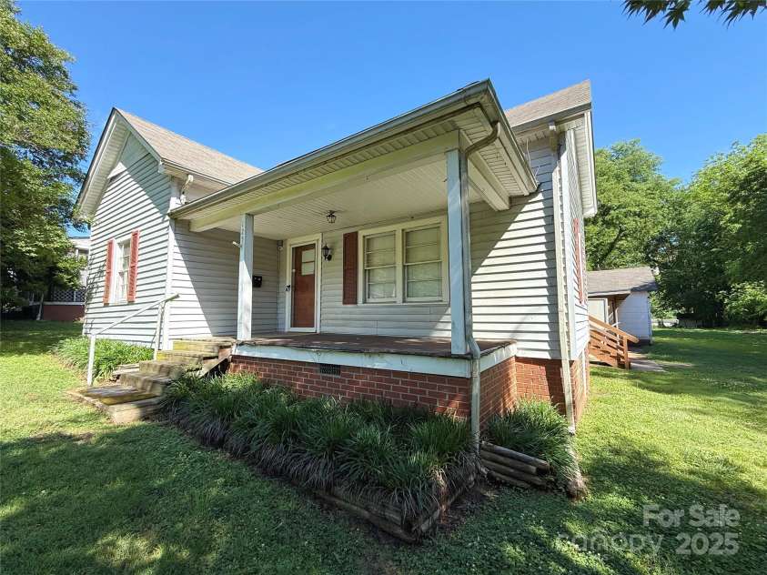 125 Hunter Street, Salisbury, NC 28144.  MLS# CAR4258864, YatesRealty ID 15907. 