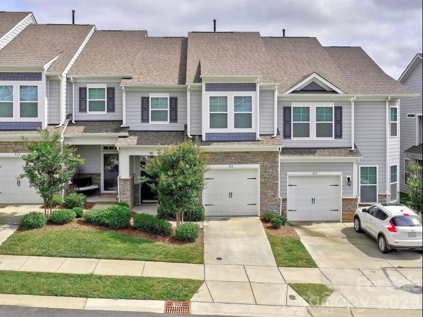 915 Emma Kate Court, Lake Wylie, SC 29710.  MLS# CAR4374829, YatesRealty ID 15907. 