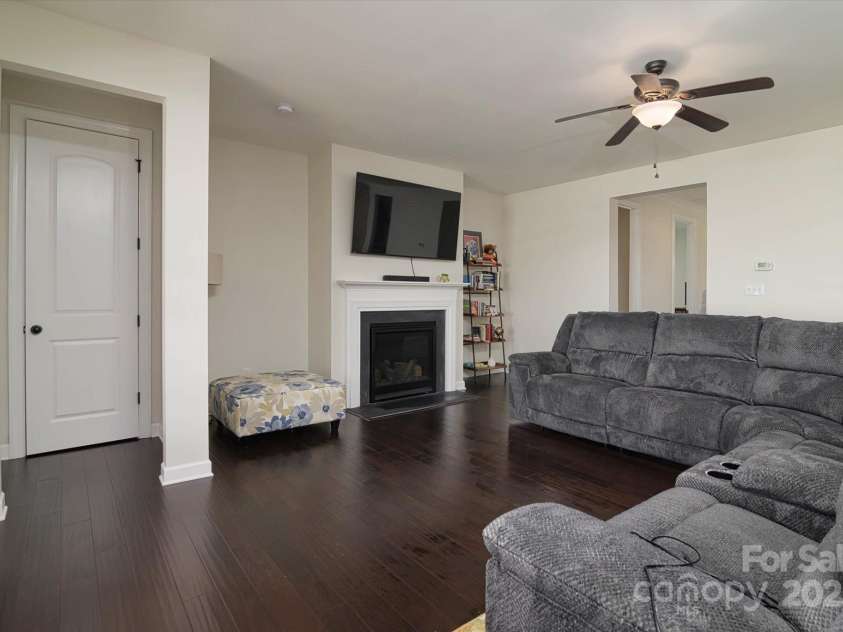 1495 Imperial Court, York, SC 29745.  MLS# CAR4241935, YatesRealty ID 15908. Spacious family room with cozy gas fireplace