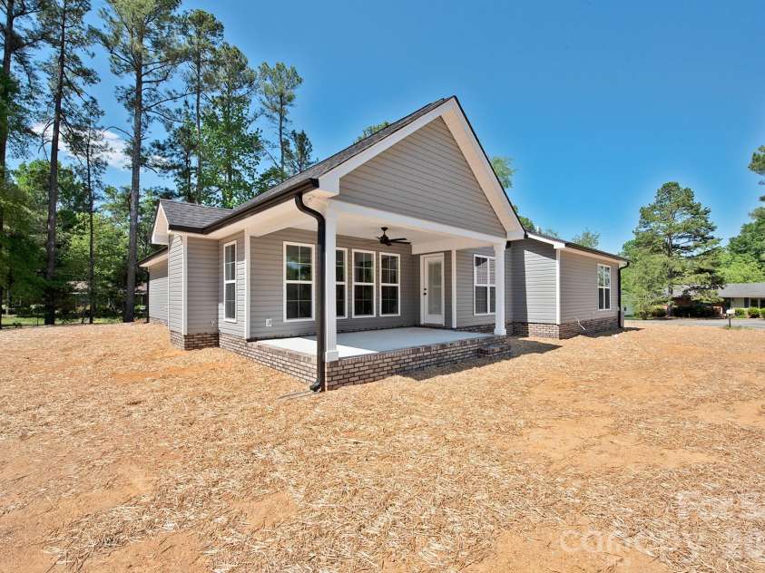 586 Wilhelm Place, Concord, NC 28025.  MLS# CAR4374931, YatesRealty ID 15909. 