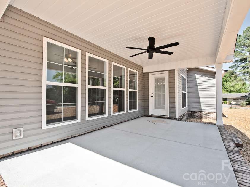 586 Wilhelm Place, Concord, NC 28025.  MLS# CAR4374931, YatesRealty ID 15909. 