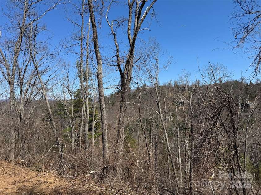 140 Summit Tower Circle, Asheville, NC 28804.  MLS# CAR4304165, YatesRealty ID 1591. 