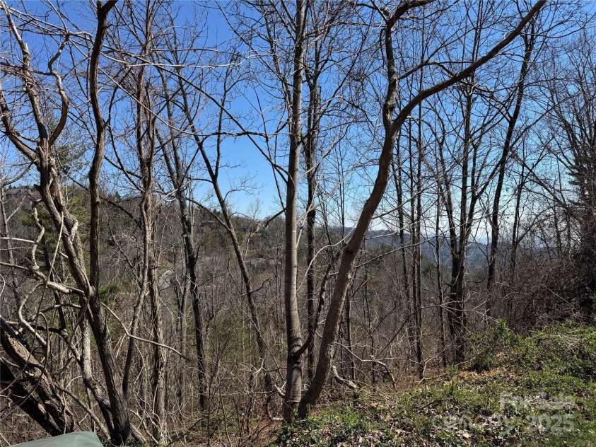 140 Summit Tower Circle, Asheville, NC 28804.  MLS# CAR4304165, YatesRealty ID 1591. 