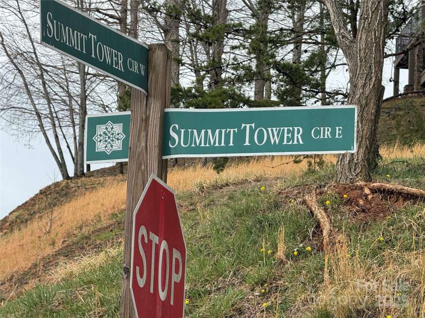 140 Summit Tower Circle, Asheville, NC 28804.  MLS# CAR4304165, YatesRealty ID 1591. 