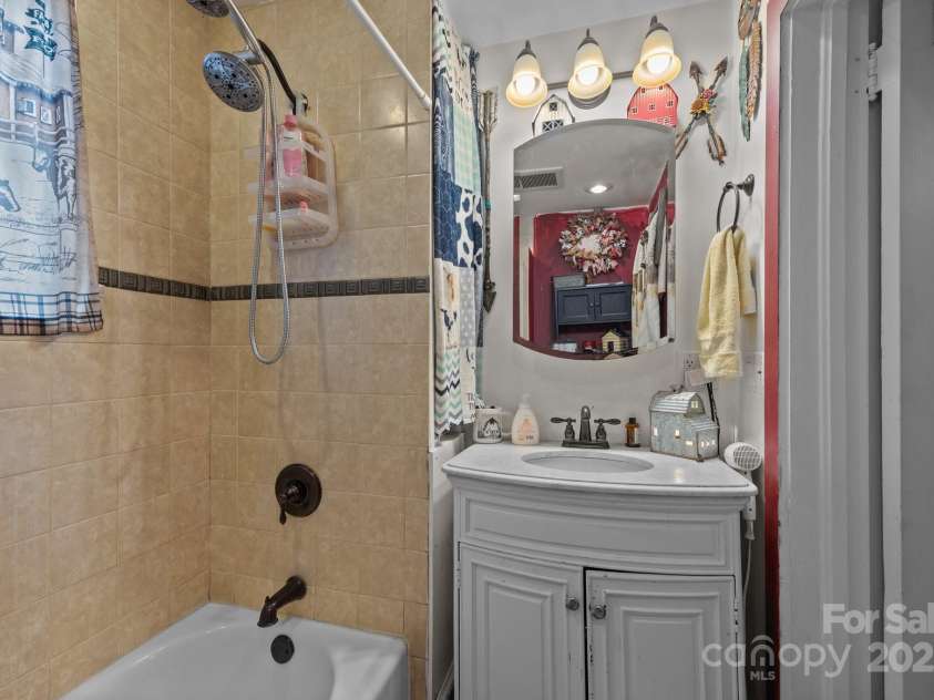 3004 Cane Creek Road, Bakersville, NC 28705.  MLS# CAR4240677, YatesRealty ID 15910. Bathroom
