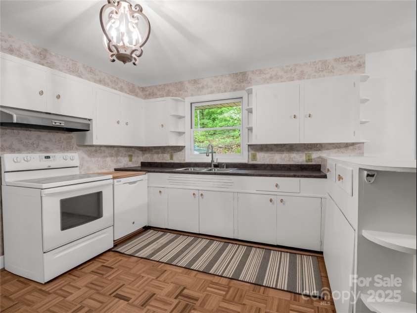 200 Little Wings Mountain Road, Columbus, NC 28722.  MLS# CAR4289310, YatesRealty ID 15911. Kitchen