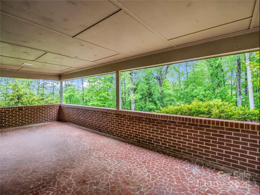 200 Little Wings Mountain Road, Columbus, NC 28722.  MLS# CAR4289310, YatesRealty ID 15911. Veranda