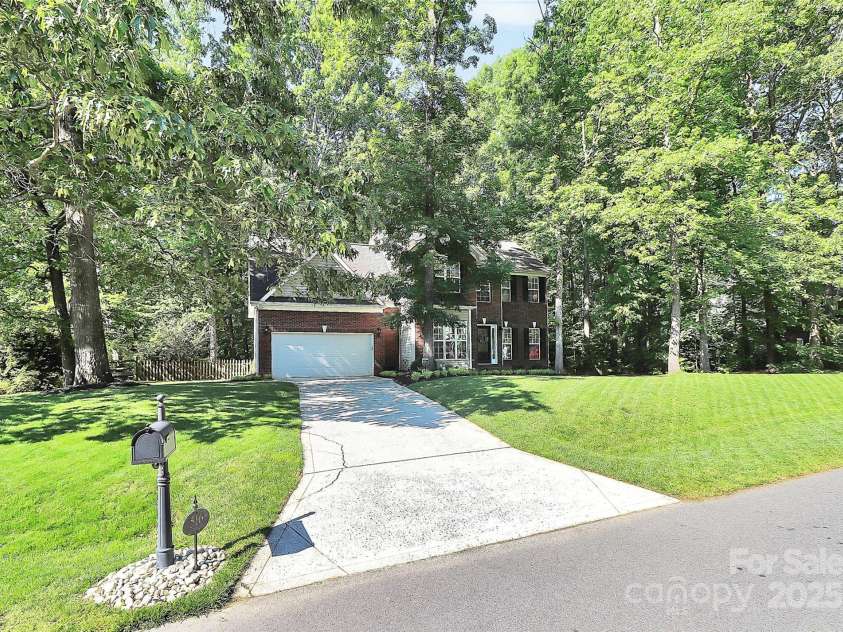 516 Aspen Lane, Indian Trail, NC 28079.  MLS# CAR4256015, YatesRealty ID 15913. 