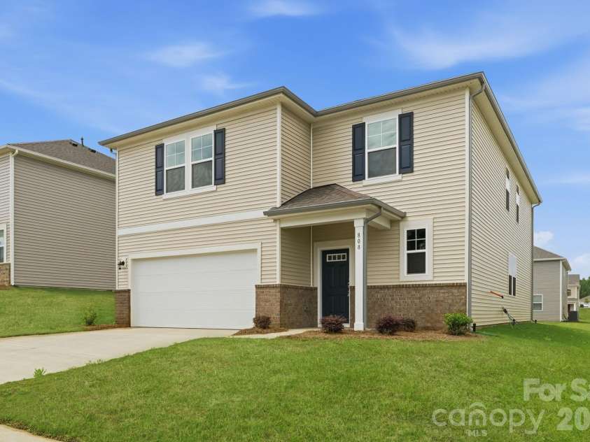808 Hallman Branch Lane, Lincolnton, NC 28092.  MLS# CAR4373643, YatesRealty ID 15913. 