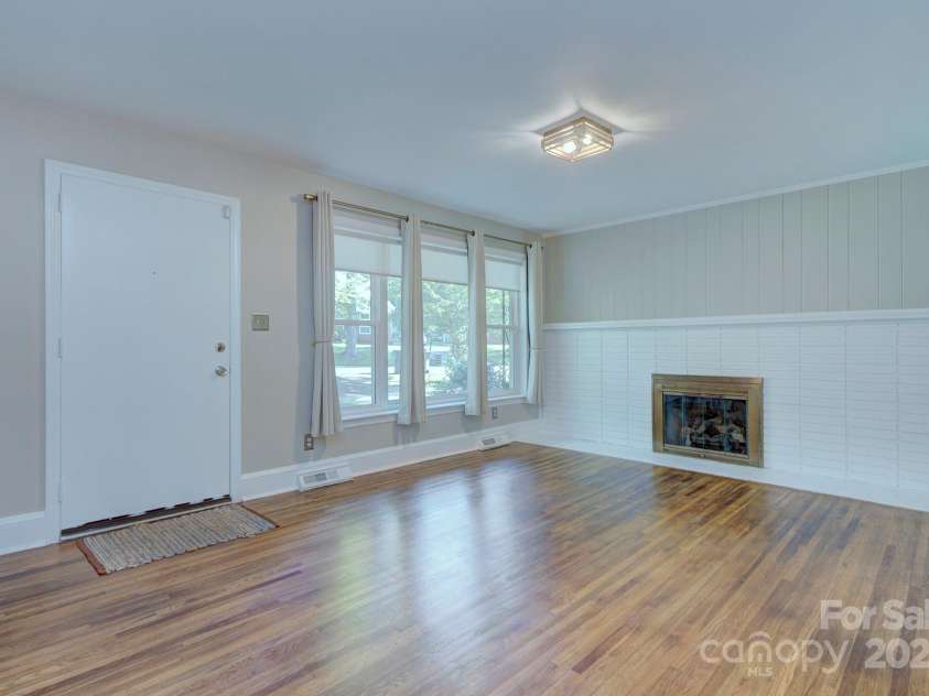 3951 Whitehall Drive, Charlotte, NC 28208.  MLS# CAR4259275, YatesRealty ID 15914. 