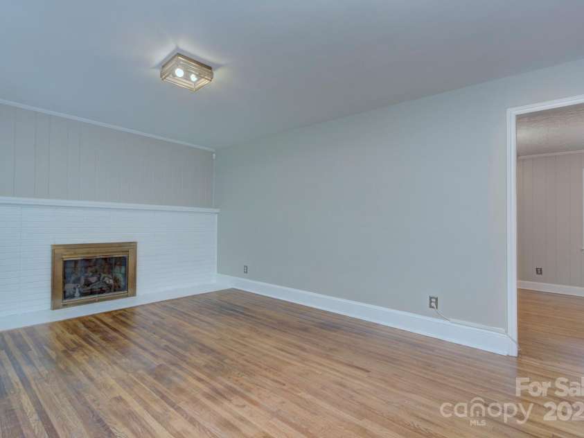 3951 Whitehall Drive, Charlotte, NC 28208.  MLS# CAR4259275, YatesRealty ID 15914. 