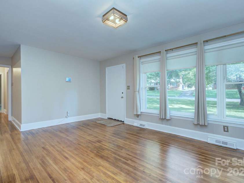 3951 Whitehall Drive, Charlotte, NC 28208.  MLS# CAR4259275, YatesRealty ID 15914. 