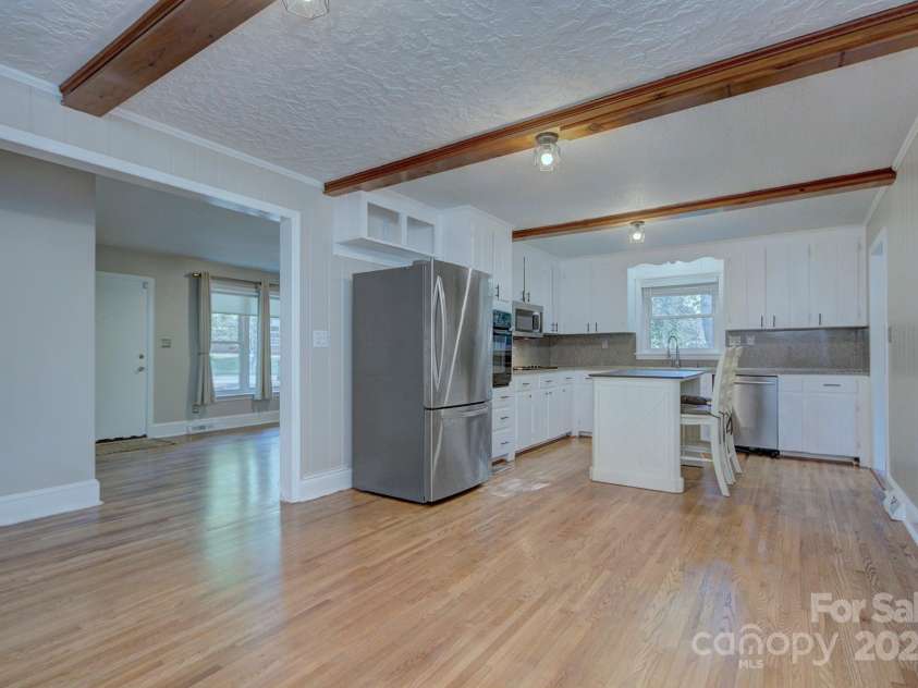 3951 Whitehall Drive, Charlotte, NC 28208.  MLS# CAR4259275, YatesRealty ID 15914. 