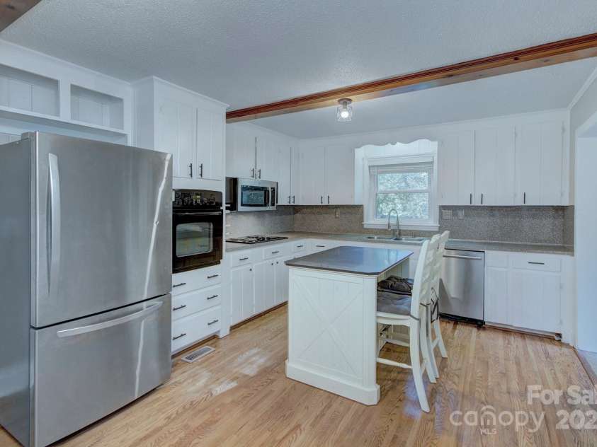 3951 Whitehall Drive, Charlotte, NC 28208.  MLS# CAR4259275, YatesRealty ID 15914. 