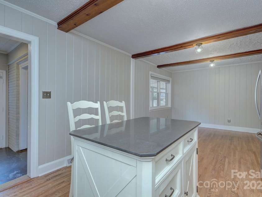 3951 Whitehall Drive, Charlotte, NC 28208.  MLS# CAR4259275, YatesRealty ID 15914. 