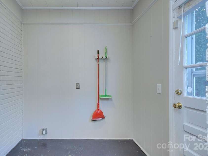 3951 Whitehall Drive, Charlotte, NC 28208.  MLS# CAR4259275, YatesRealty ID 15914. 