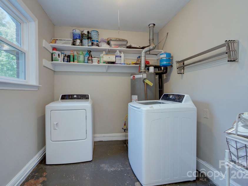 3951 Whitehall Drive, Charlotte, NC 28208.  MLS# CAR4259275, YatesRealty ID 15914. 