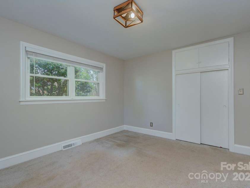 3951 Whitehall Drive, Charlotte, NC 28208.  MLS# CAR4259275, YatesRealty ID 15914. 