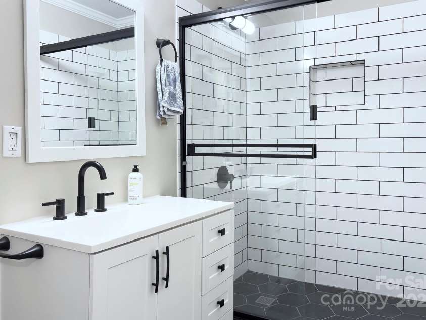 3951 Whitehall Drive, Charlotte, NC 28208.  MLS# CAR4259275, YatesRealty ID 15914. 