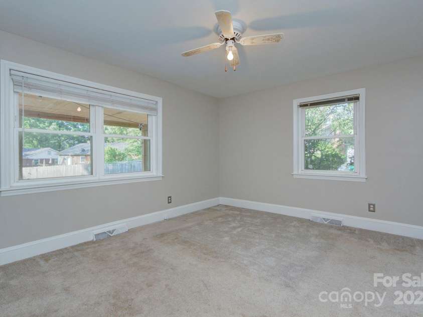 3951 Whitehall Drive, Charlotte, NC 28208.  MLS# CAR4259275, YatesRealty ID 15914. 