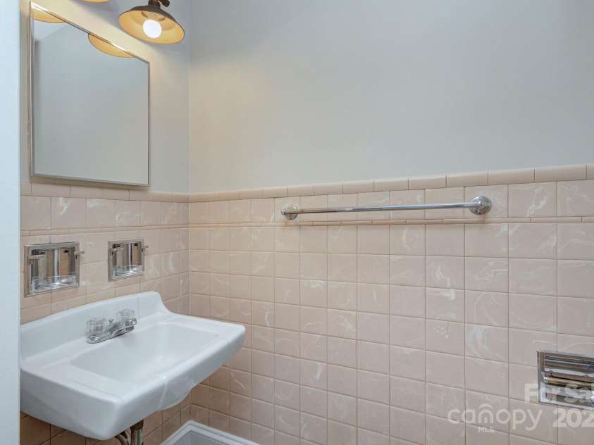 3951 Whitehall Drive, Charlotte, NC 28208.  MLS# CAR4259275, YatesRealty ID 15914. 