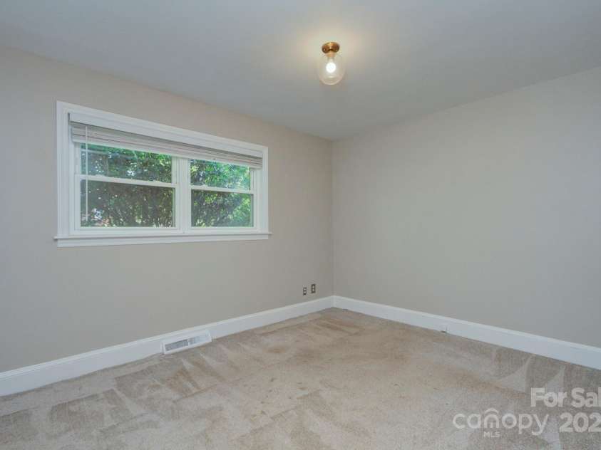 3951 Whitehall Drive, Charlotte, NC 28208.  MLS# CAR4259275, YatesRealty ID 15914. 