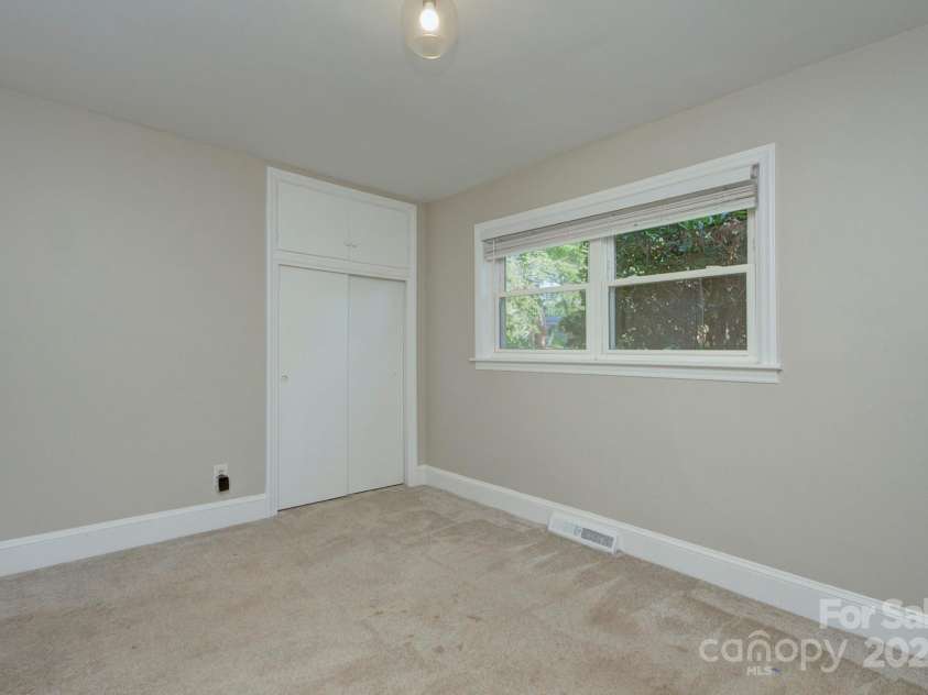 3951 Whitehall Drive, Charlotte, NC 28208.  MLS# CAR4259275, YatesRealty ID 15914. 