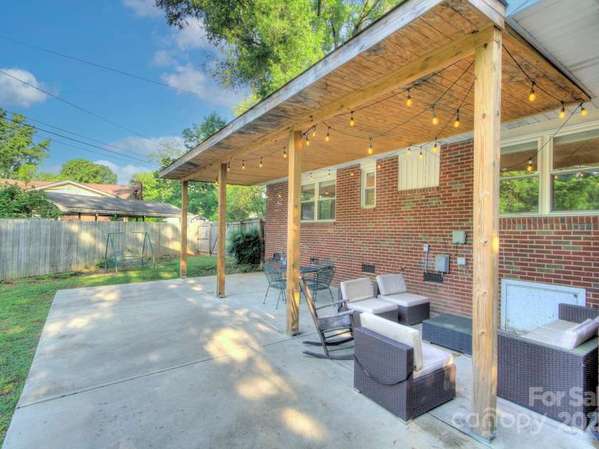 3951 Whitehall Drive, Charlotte, NC 28208.  MLS# CAR4259275, YatesRealty ID 15914. 