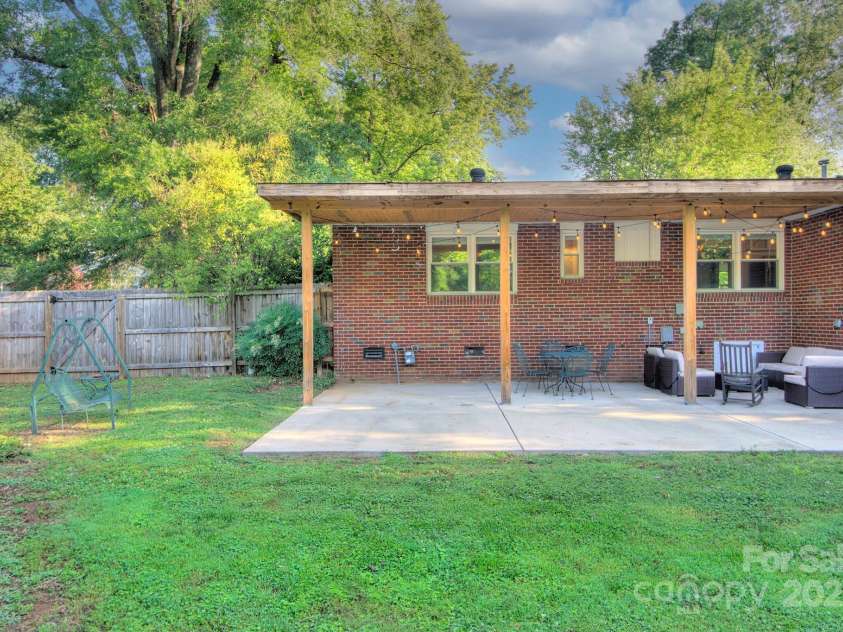 3951 Whitehall Drive, Charlotte, NC 28208.  MLS# CAR4259275, YatesRealty ID 15914. 