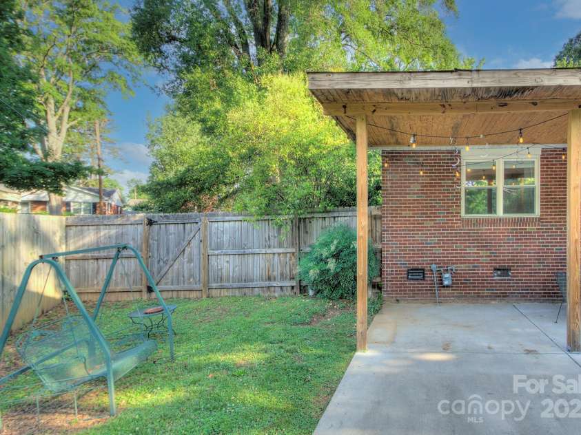 3951 Whitehall Drive, Charlotte, NC 28208.  MLS# CAR4259275, YatesRealty ID 15914. 