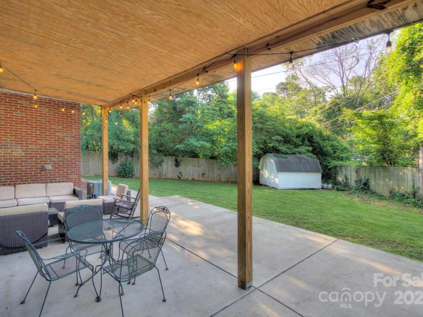 3951 Whitehall Drive, Charlotte, NC 28208.  MLS# CAR4259275, YatesRealty ID 15914. 