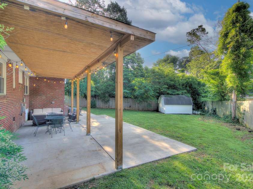 3951 Whitehall Drive, Charlotte, NC 28208.  MLS# CAR4259275, YatesRealty ID 15914. 