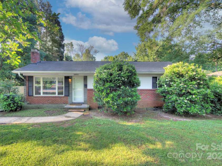 3951 Whitehall Drive, Charlotte, NC 28208.  MLS# CAR4259275, YatesRealty ID 15914. 