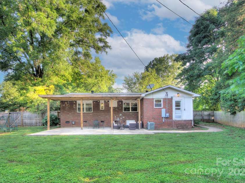 3951 Whitehall Drive, Charlotte, NC 28208.  MLS# CAR4259275, YatesRealty ID 15914. 