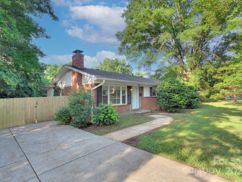 3951 Whitehall Drive, Charlotte, NC 28208.  MLS# CAR4259275, YatesRealty ID 15914. 