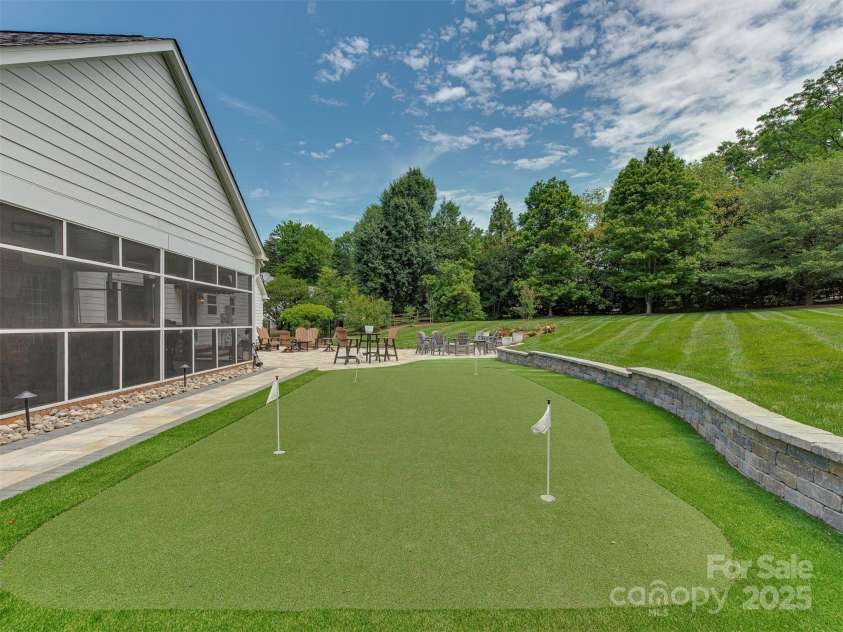 4201 Quail Hunt Lane, Charlotte, NC 28226.  MLS# CAR4261393, YatesRealty ID 15915. 4-hole Putting Green
