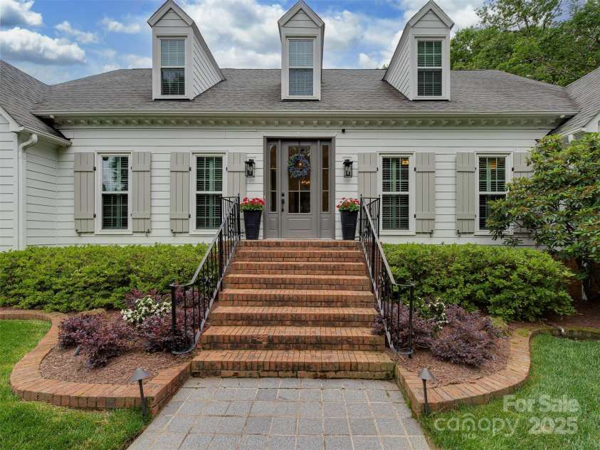 4201 Quail Hunt Lane, Charlotte, NC 28226.  MLS# CAR4261393, YatesRealty ID 15915. 
