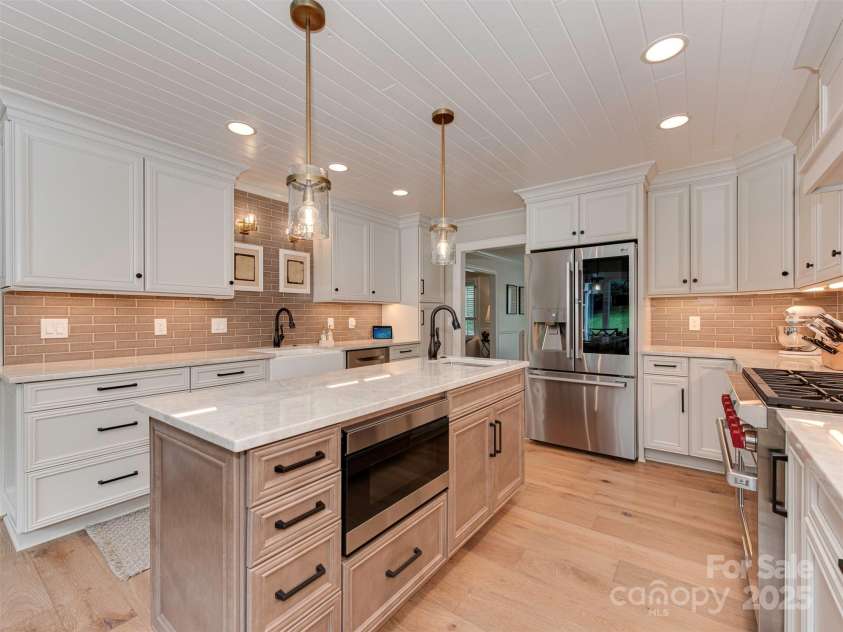 4201 Quail Hunt Lane, Charlotte, NC 28226.  MLS# CAR4261393, YatesRealty ID 15915. 