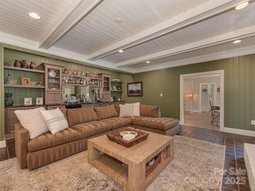 4201 Quail Hunt Lane, Charlotte, NC 28226.  MLS# CAR4261393, YatesRealty ID 15915. 