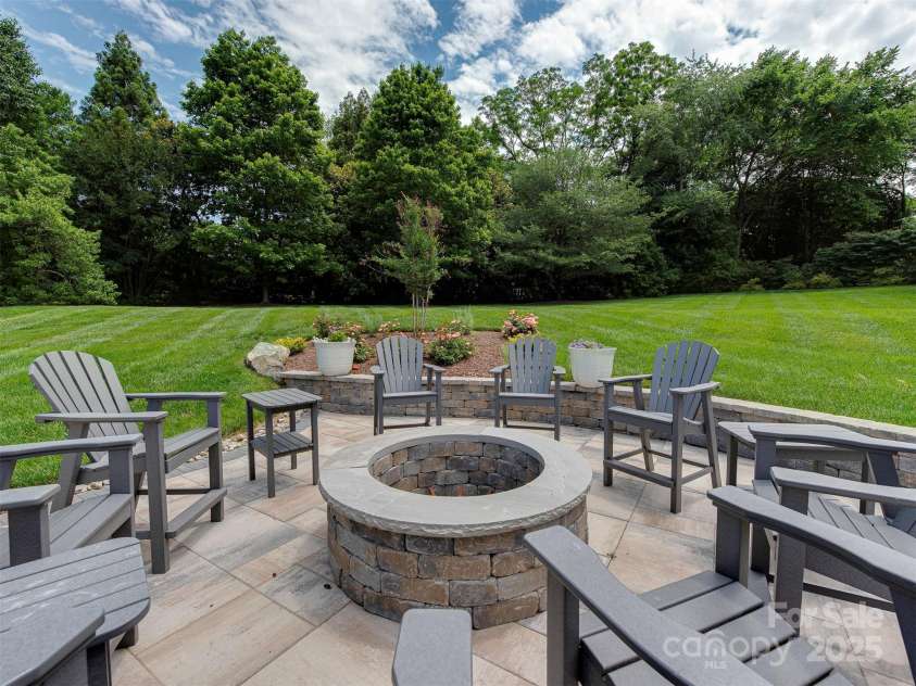 4201 Quail Hunt Lane, Charlotte, NC 28226.  MLS# CAR4261393, YatesRealty ID 15915. 