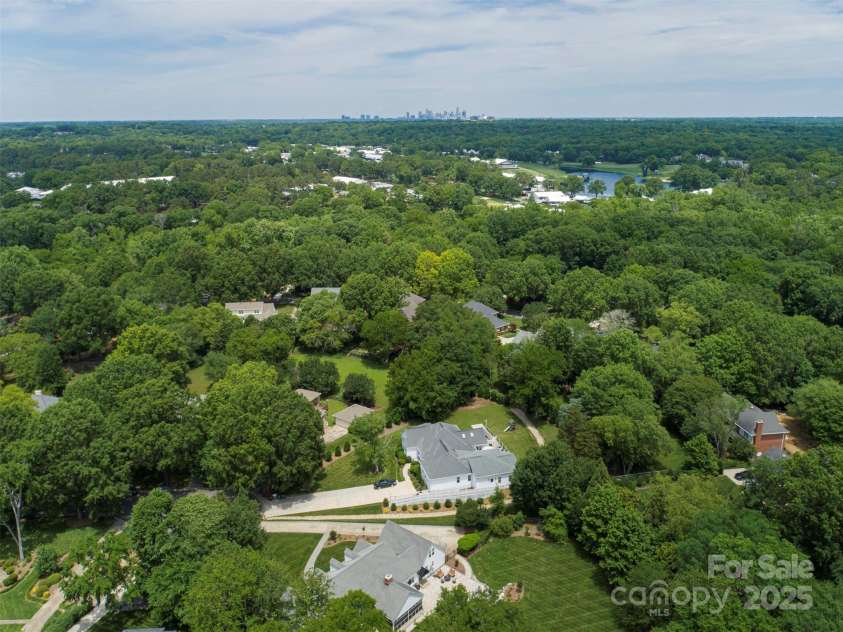 4201 Quail Hunt Lane, Charlotte, NC 28226.  MLS# CAR4261393, YatesRealty ID 15915. Convenient to Uptown and Minutes from SouthPark
