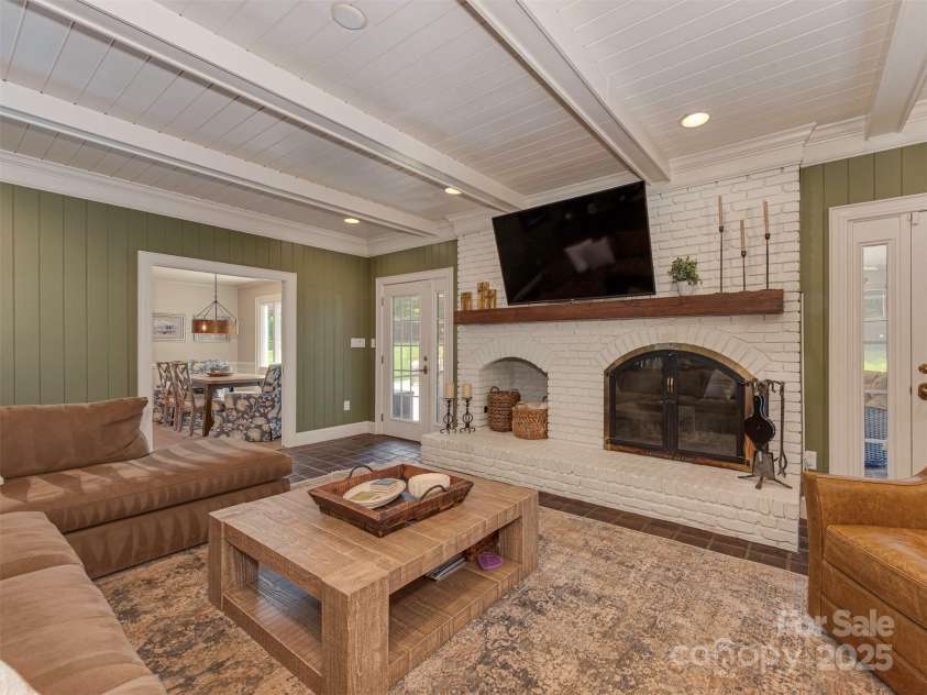 4201 Quail Hunt Lane, Charlotte, NC 28226.  MLS# CAR4261393, YatesRealty ID 15915. Family Room